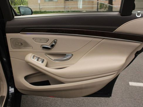 Used 2019 Mercedes-Benz S 560 4MATIC Sedan w/ Premium Package image 18