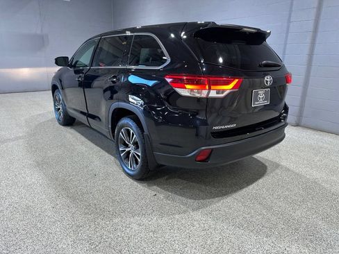 Used 2019 Toyota Highlander LE AWD/4WD image 6