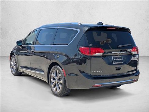 Used 2017 Chrysler Pacifica Limited FWD image 8