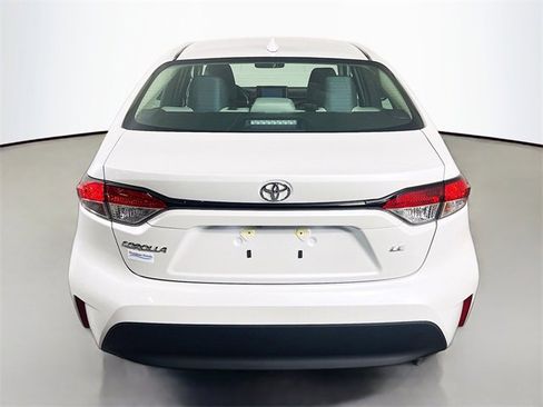 Used 2025 Toyota Corolla LE image 6