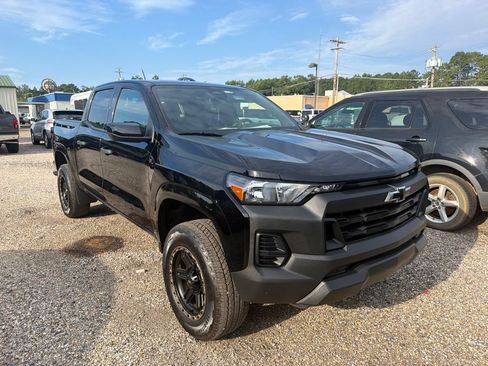 Used 2024 Chevrolet Colorado W/T w/ WT Convenience Package II RWD image 2