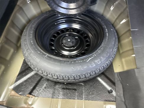 Used 2022 Nissan Kicks S image 40