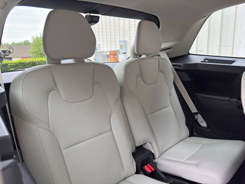 Used 2025 Volvo XC90 T8 Plus AWD/4WD image 42