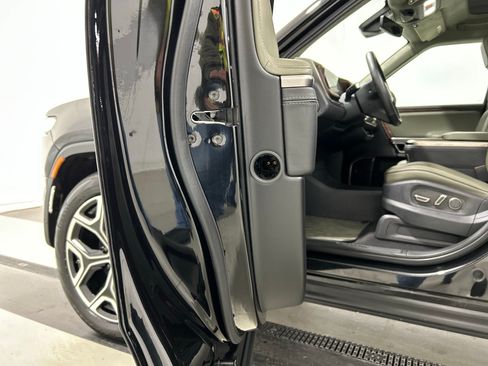 Used 2023 Rivian R1S Adventure AWD/4WD image 32