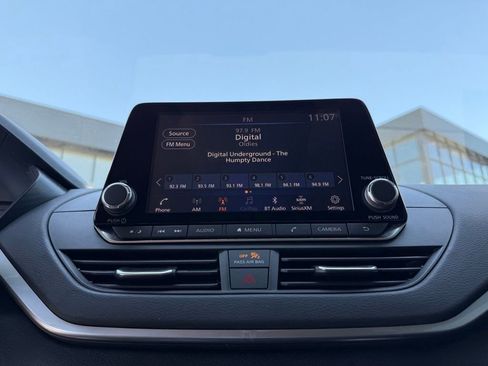 Used 2022 Nissan Altima 2.5 SV FWD image 25