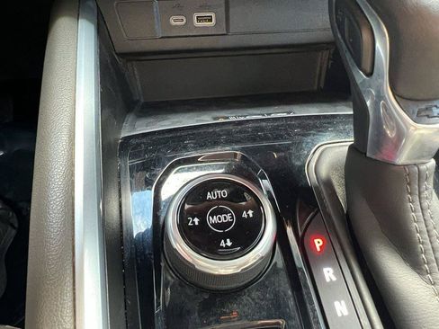 Used 2024 Chevrolet Colorado ZR2 w/ ZR2 Convenience Package III image 60