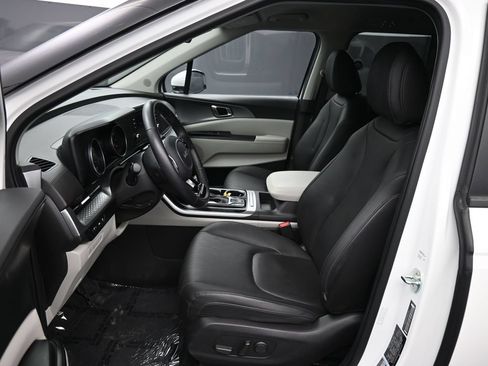 Certified 2024 Kia Carnival LX FWD image 18