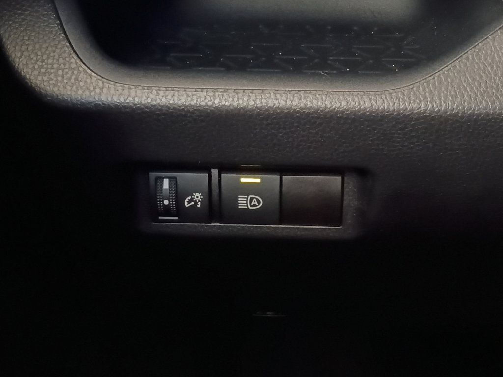 Used 2025 Toyota RAV4 XLE FWD image 12