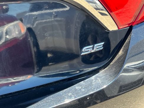 Used 2016 Toyota Camry SE FWD image 21