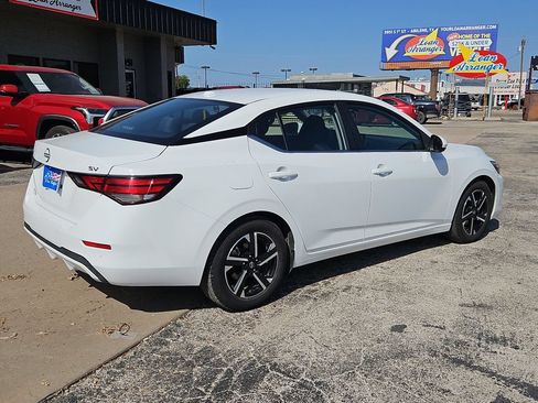Used 2024 Nissan Sentra SV FWD image 11