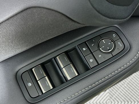 New 2026 Lexus TX 500h AWD image 18