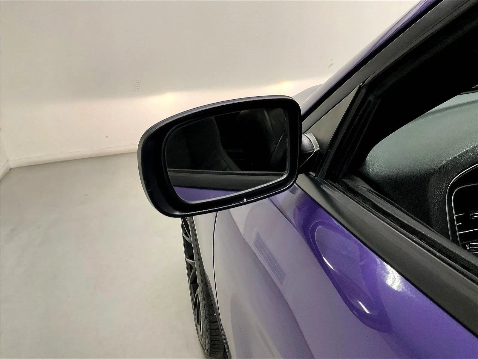 Used 2016 Dodge Charger SRT RWD image 40
