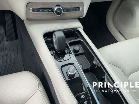 Certified 2023 Volvo XC90 B5 Plus image 17