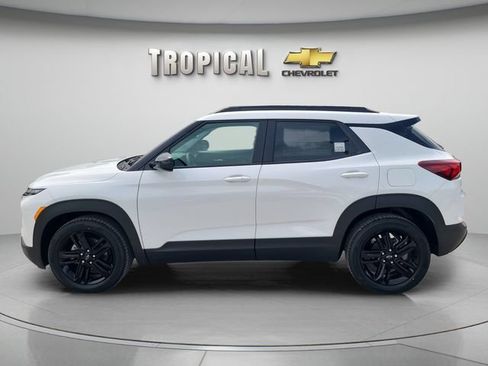 New 2026 Chevrolet TrailBlazer LT w/ Midnight Edition FWD image 2
