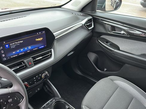 Certified 2025 Chevrolet TrailBlazer LS w/ LS Convenience Package image 32