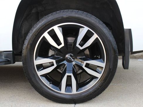 Used 2018 Chevrolet Tahoe Premier AWD/4WD image 11
