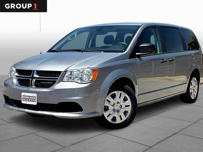 Used 2019 Dodge Grand Caravan SE w/ UConnect Hands-Free Group