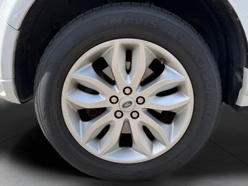 Used 2011 Land Rover LR2 HSE LUX AWD/4WD image 30