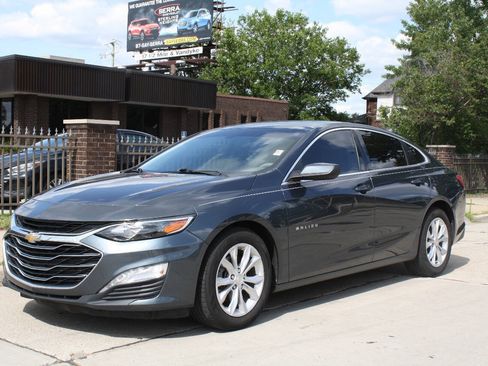 Used 2019 Chevrolet Malibu LT w/ Driver Confidence Package FWD image 2