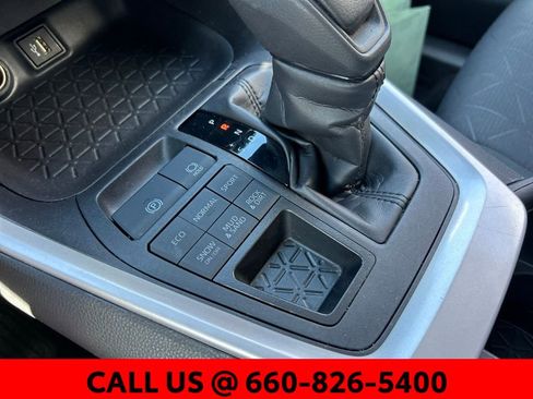 Used 2025 Toyota RAV4 XLE image 19