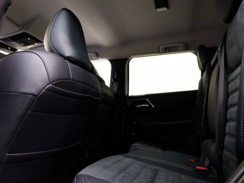 New 2025 Mitsubishi Outlander SE image 22