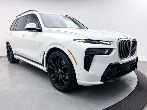 Used 2023 BMW X7 xDrive40i w/ M Sport Package image 25