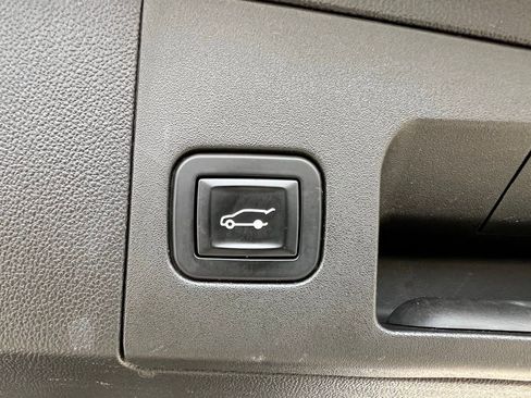 Used 2017 Cadillac XT5 Platinum w/ Driver Assist Package image 20