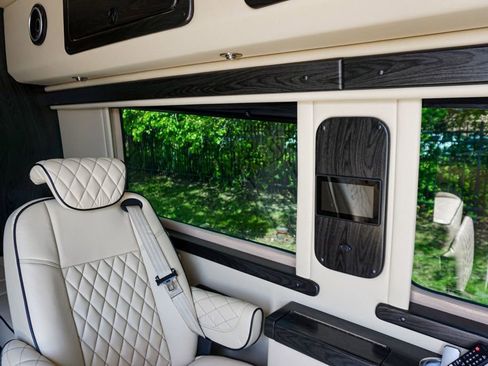 Used 2021 Mercedes-Benz Sprinter 3500 image 43