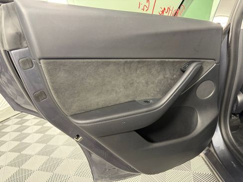 Used 2021 Tesla Model Y Standard Range image 17