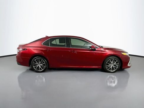 Used 2021 Toyota Camry XLE FWD image 7