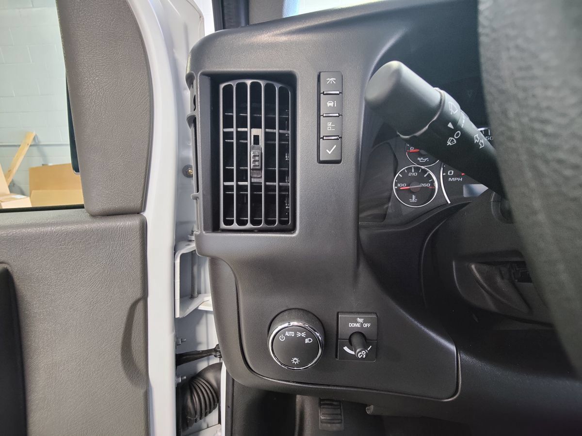 Used 2025 Chevrolet Express 3500 w/ Driver Convenience Package RWD image 39