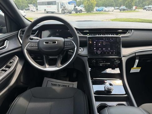 New 2026 Jeep Grand Cherokee Laredo AWD/4WD image 2