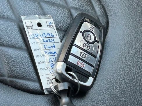 Used 2024 Ford Edge Titanium AWD/4WD image 54