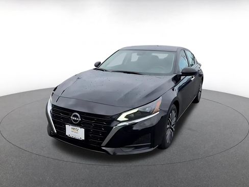 Used 2025 Nissan Altima 2.5 SV FWD image 7