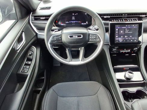 Used 2024 Jeep Grand Cherokee L Laredo AWD/4WD image 27