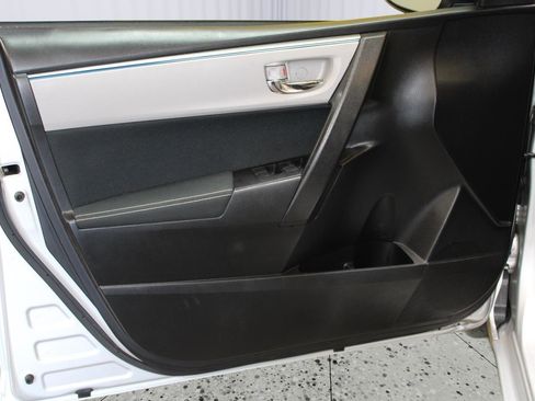 Used 2016 Toyota Corolla LE image 41