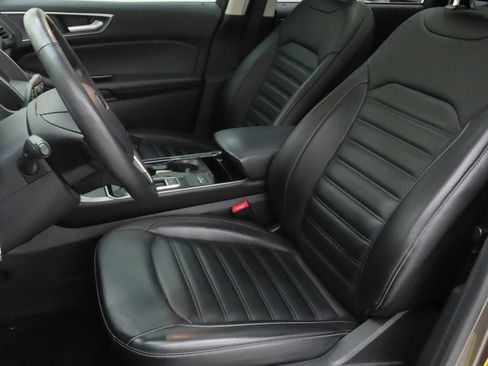 Used 2019 Ford Edge SEL w/ Equipment Group 201A FWD image 11