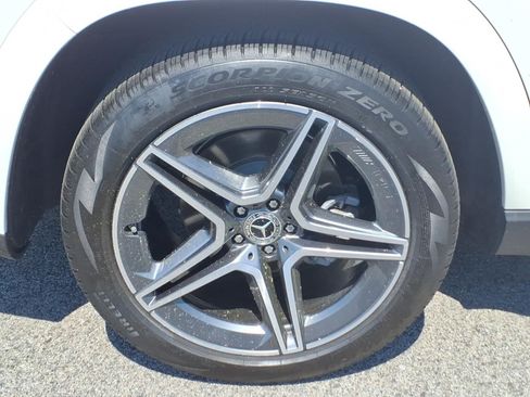 Used 2024 Mercedes-Benz GLS 450 4MATIC image 10