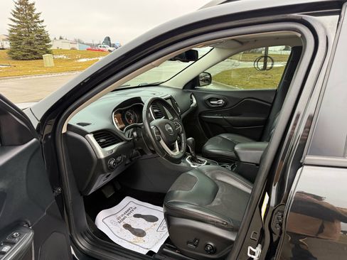 Used 2016 Jeep Cherokee Trailhawk w/ Comfort/Convenience Group image 11
