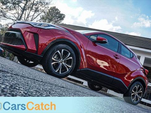 Used 2020 Toyota C-HR LE image 4