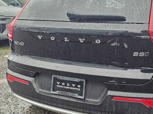 Used 2025 Volvo XC40 B5 Plus w/ Protection Package Premier image 15