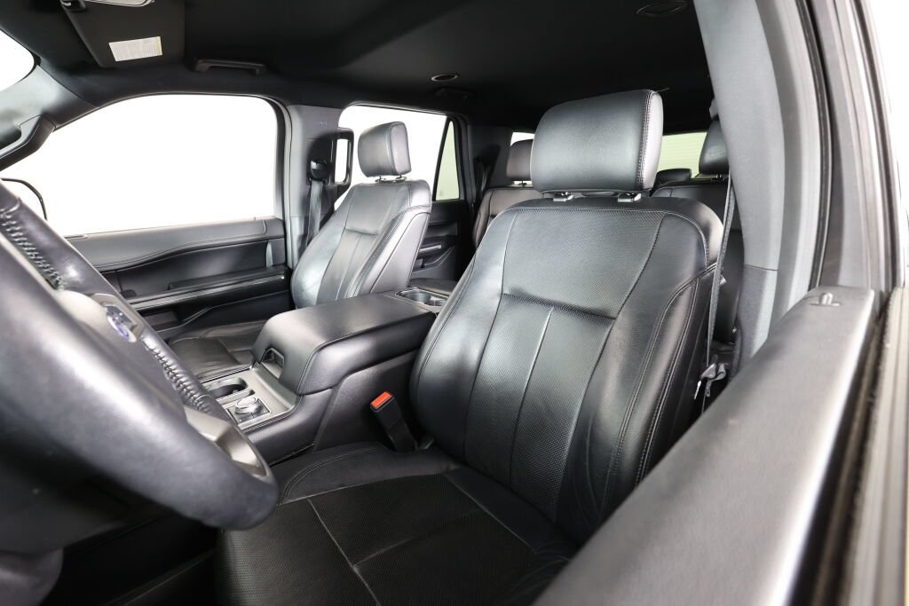 Used 2018 Ford Expedition Max XLT w/ Equipment Group 202A AWD/4WD image 11