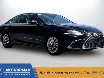 Used 2019 Lexus ES 300h w/ Accessory Package 2