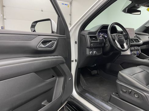Used 2024 GMC Yukon SLT w/ SLT Luxury Package AWD/4WD image 17