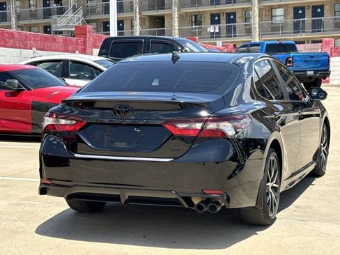 Used 2022 Toyota Camry SE FWD image 4