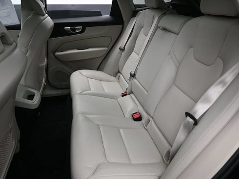 Used 2022 Volvo XC60 B5 Momentum w/ Protection Package Premier AWD/4WD image 26
