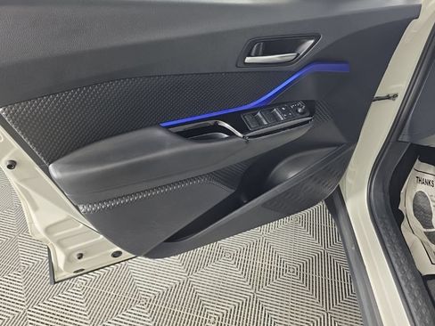 Used 2020 Toyota C-HR XLE FWD image 11