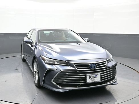 Used 2020 Toyota Avalon Limited image 3