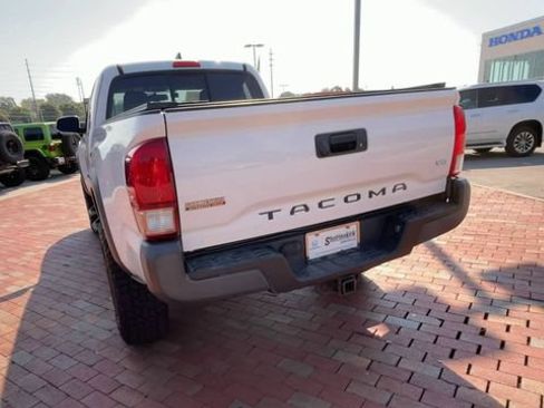 Used 2016 Toyota Tacoma TRD Off-Road w/ Towing Package AWD/4WD image 8
