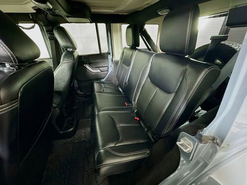 Used 2015 Jeep Wrangler Unlimited Sahara w/ Dual Top Group image 22